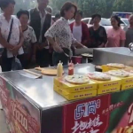 摆摊小姐姐永辉,街头小摊的逆袭之路