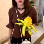小姐姐拿快递,小姐姐的便捷生活瞬间