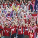 氛围感拉满“苏超”雨中鏖战 常州主场氛围拉满